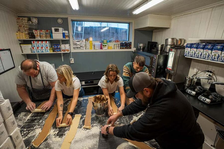 Lofoten: Food Tour and cinnamon bun masterclass - Starting at Svinøya Rorbuer, Then Up to Henningsvær