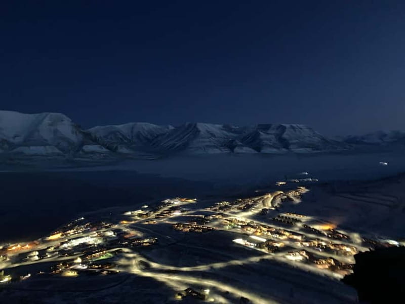 Longyearbyen: Platåfjellet Guided Hike with Panoramic Views - Learning on the Way: History, Geology, and Wildlife Stories