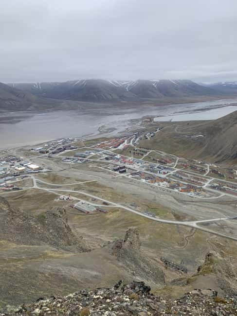 Longyearbyen: Platåfjellet Guided Hike with Panoramic Views - Getting Started: Hotel Pickup and a Small-Group Day