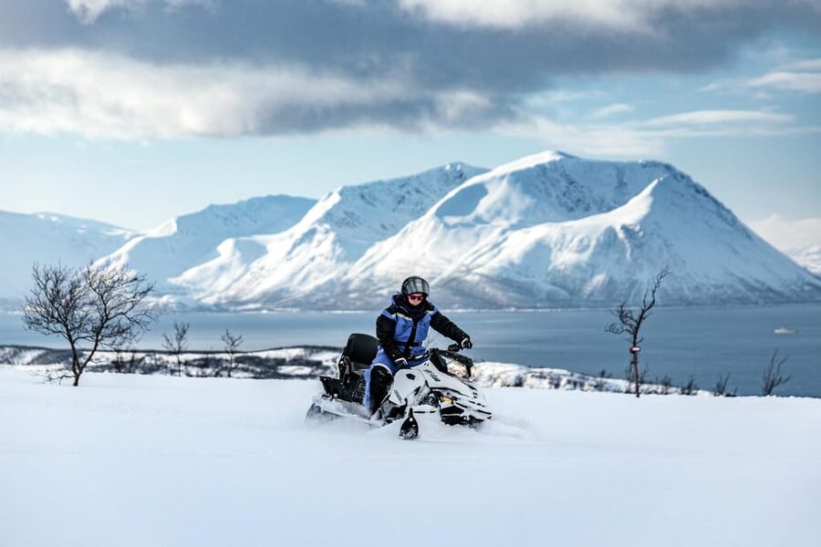 Lyngen: Snowmobile Safari with Lunch in seaside Restaurant - Finding XLyngen, meeting at the red cabins, and getting winter-ready