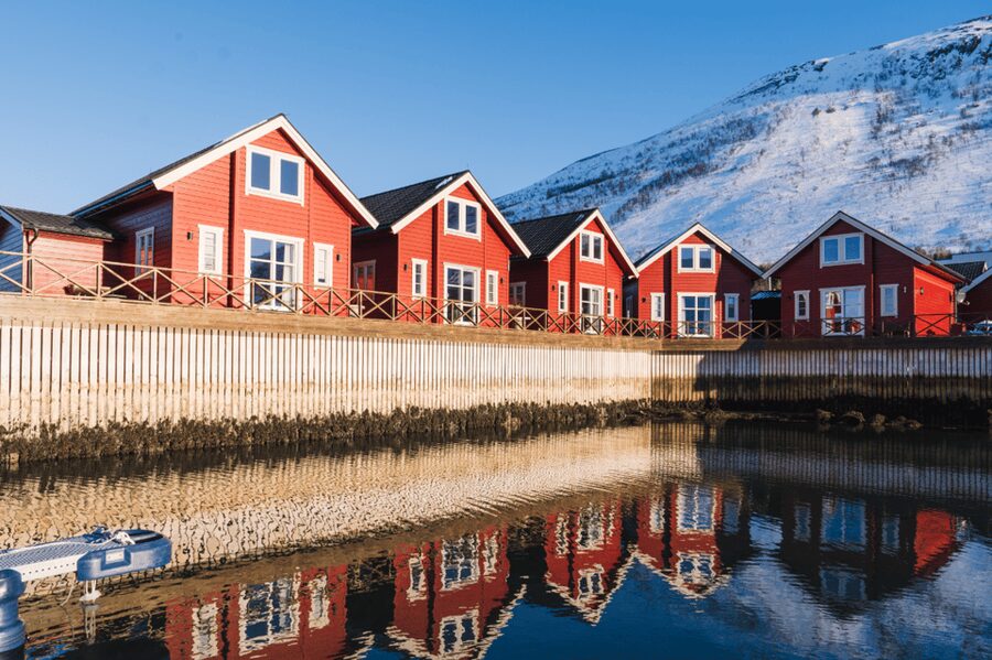 Lyngen: Snowmobile Safari with Lunch in seaside Restaurant - Should you book? My take on the decision