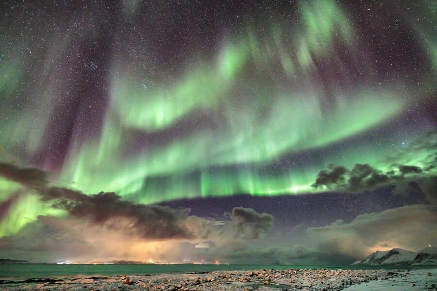 Lyngenalps: Northern Lights Snowmobile Safari - The 2-hour flow, from XLyngen resort to sky-watching stops