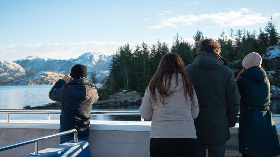 Lysefjorden cruise & Preikestolen guided hike - winter - Strandkaien to Lysefjorden: the day starts on the water