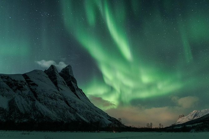 Minibus Northern Lights Chase with Photography from Tromsø - The minibus hunting style, and why it changes your odds