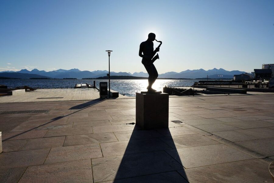 Molde: Atlantic Ocean Road and Tour of Bud Fishing Village - Getting to the right pier in Molde (Storkaia vs Moldegård)