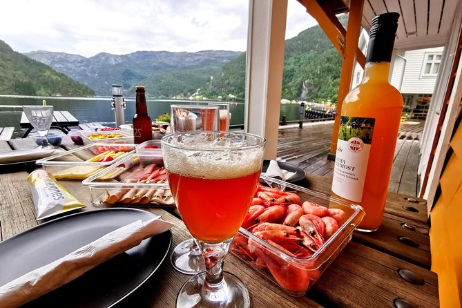 Mostraumen Private Pontoon Cruise - What to bring so your day feels easy