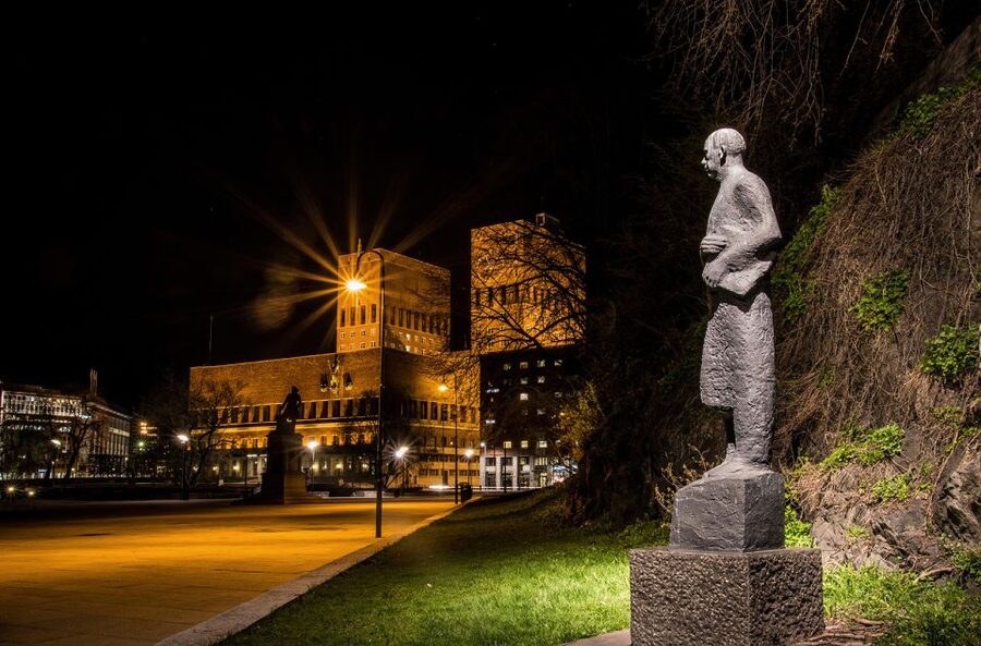 Myth and Legends Oslo Walking Tour - Start at Oslo City Hall, Swan Fountain to Stories in Motion