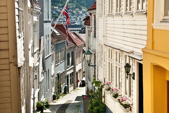 Nordnes: The Hidden Gem of Bergen Walking Tour - The most beautiful street in Bergen, then onward to Nostet