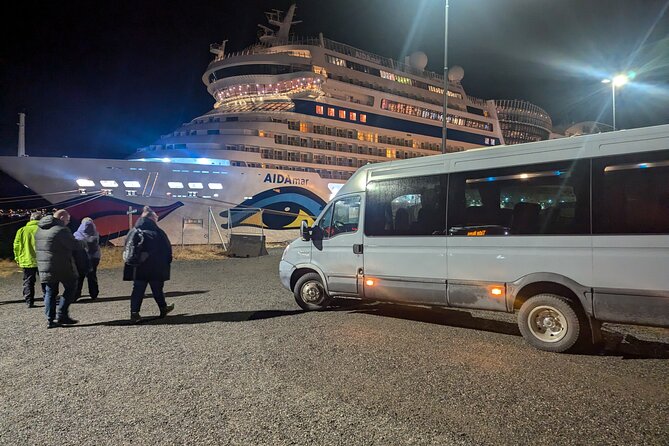 Northern Lights Minibus Chase Max 16 Person In Group - Hot drinks, pastries, and why the breaks are the difference-maker