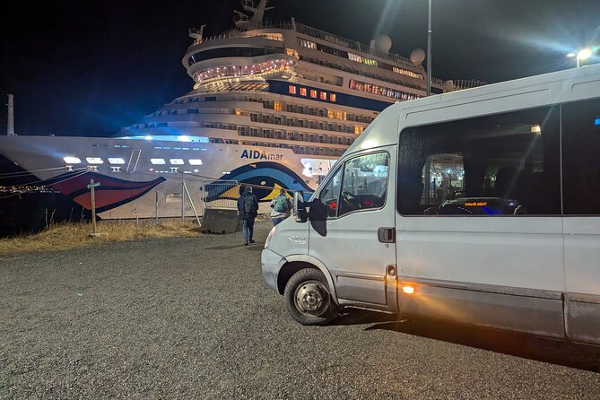 Northern Lights Minibus Chase Max 16 Person In Group - Guide and driver quality: how it can vary, and how you protect your evening
