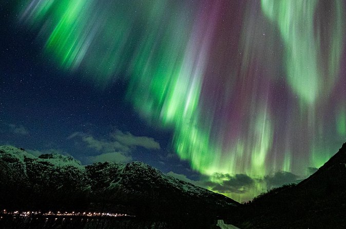 Northern Lights Minibus with Photos Dinner Warm suits - How the guide helps you see the aurora, not just wait for it
