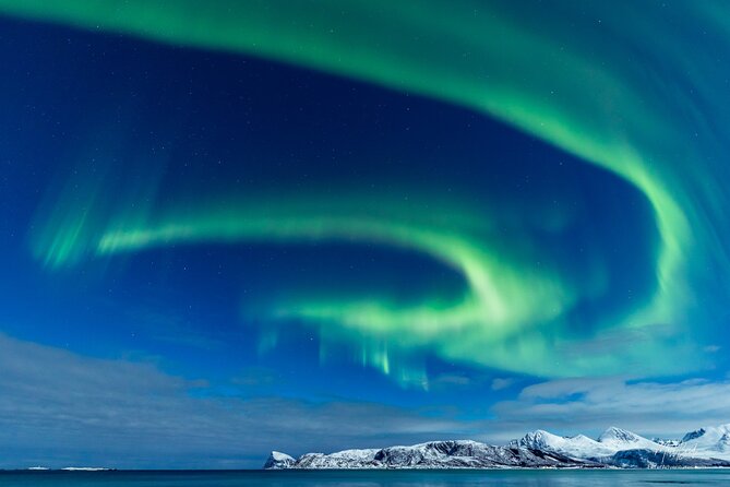 Northern Lights Minibus with Photos Dinner Warm suits - The flow of the night, from gear up to aurora down