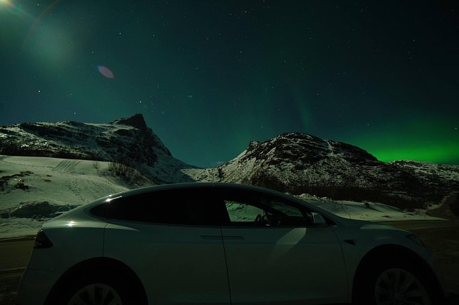 Northern lights - TeslaX Ecofriendly Car - Photo moments and comfort stops that make waiting easier
