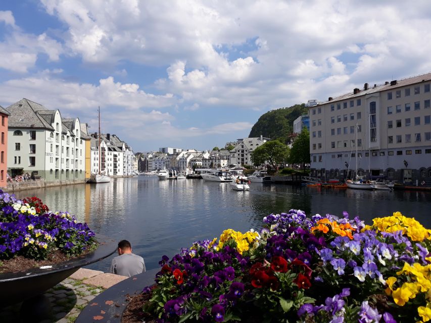 Norwegian Coastal Cities: Smartphone Audio Guide App - Key highlights that make this guide work on the coast