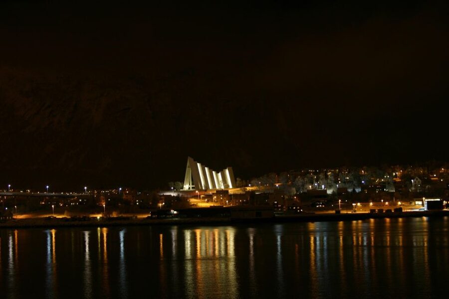Norwegian Coastal Cities: Smartphone Audio Guide App - How the Aoyo Audioguides app works on your walk