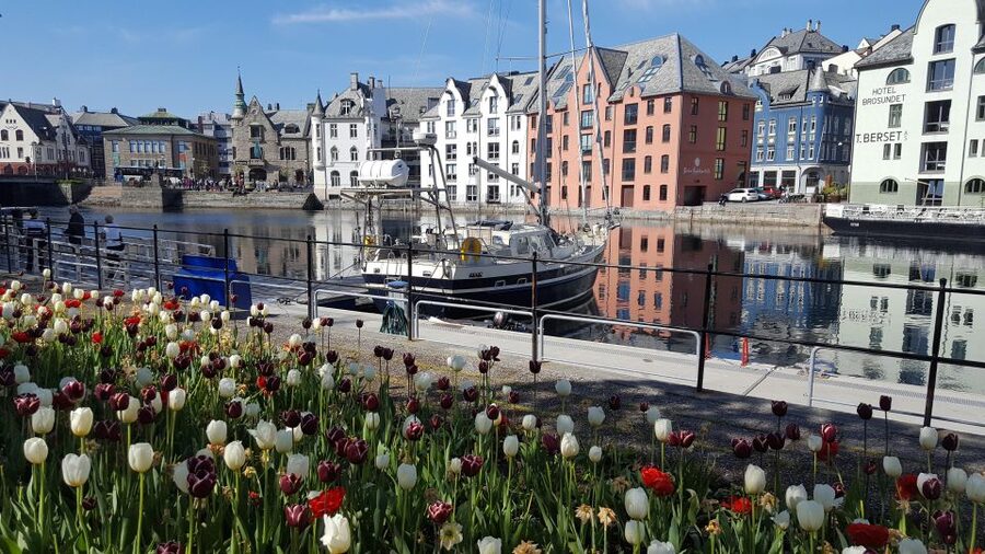 Norwegian Coastal Cities: Smartphone Audio Guide App - Ålesund: Art Nouveau reconstruction after the city fire