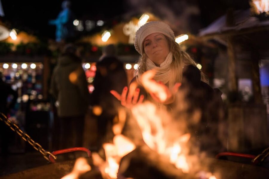 Oslo: 2-hour Christmas Private Walking Tour - Near Oslo University: the Christmas tree and the traditions behind it