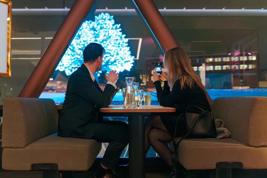 Oslo: 3-Course Dinner & Live Music Cruise on the Oslofjord - Keeping warm inside: temperature control, comfort, and motion-sickness reality
