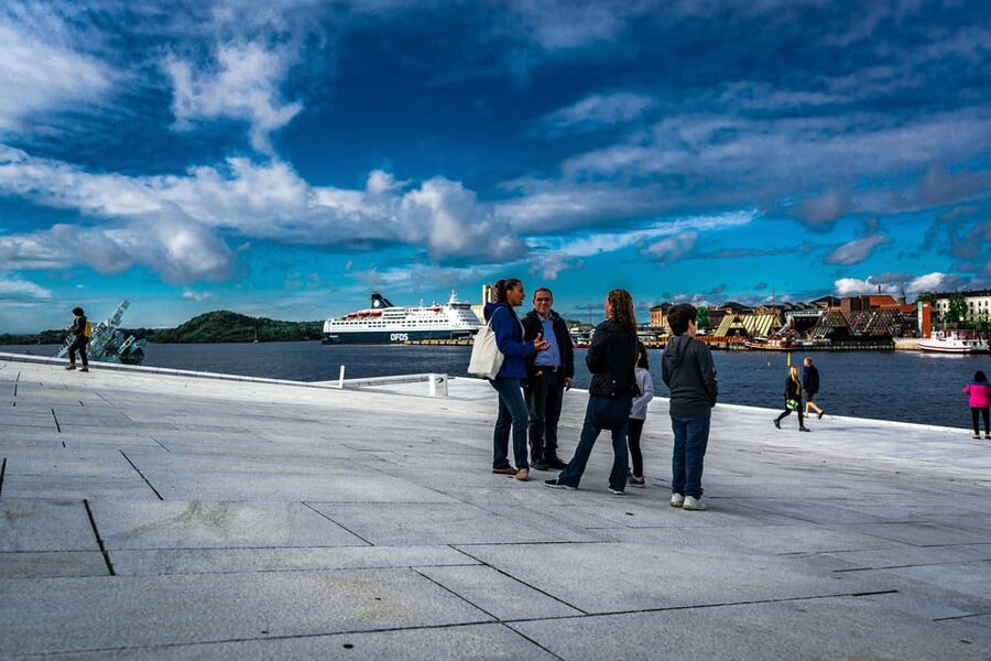 Oslo: 3-hour Highlights & Vigeland Park Private Walking Tour - Akershus Fortress: harbour views and the old-new Oslo mix