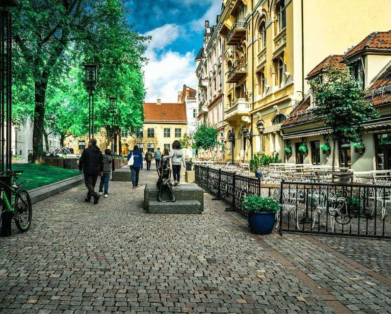 Oslo: 3-hour Highlights & Vigeland Park Private Walking Tour - What to wear and bring so 3 hours feels easy