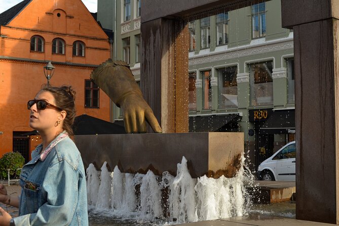 Oslo city center Tour - Royal Palace and University Square, Oslo’s power and learning in one sweep