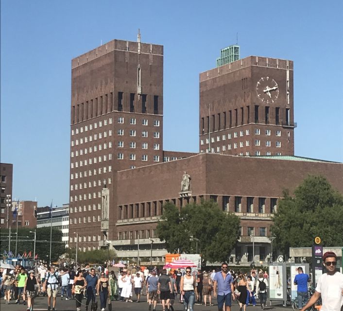 Oslo: City Walking Tour - Royal Palace Gardens, University of Oslo, and the Campus Look
