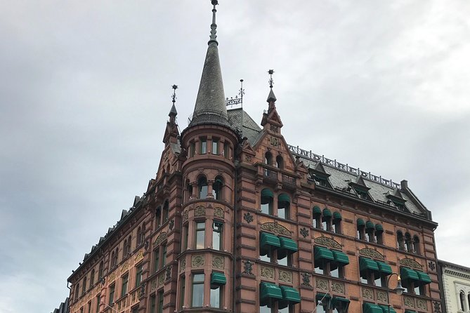 Oslo easy walk - Parliament, Oslo Cathedral, and the quick photo rhythm