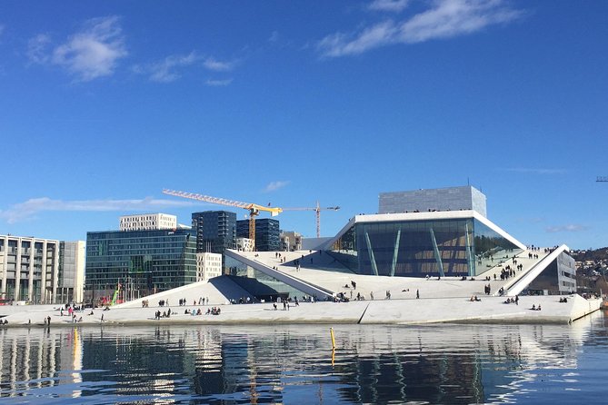 Oslo easy walk - Walking onto the Norwegian National Opera & Ballet roof