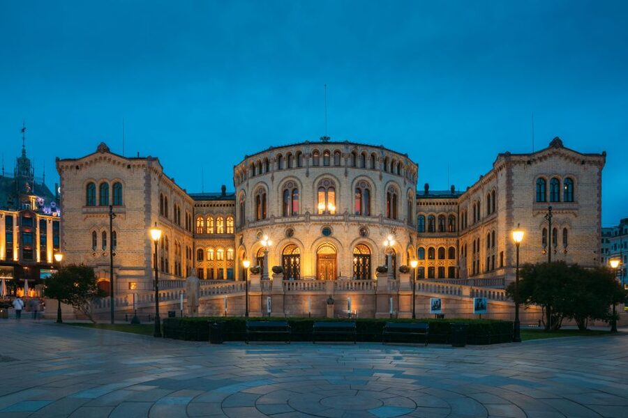 Oslo: Express Walk with a Local in 60 minutes - Getting local tips for cafes, restaurants, and bars
