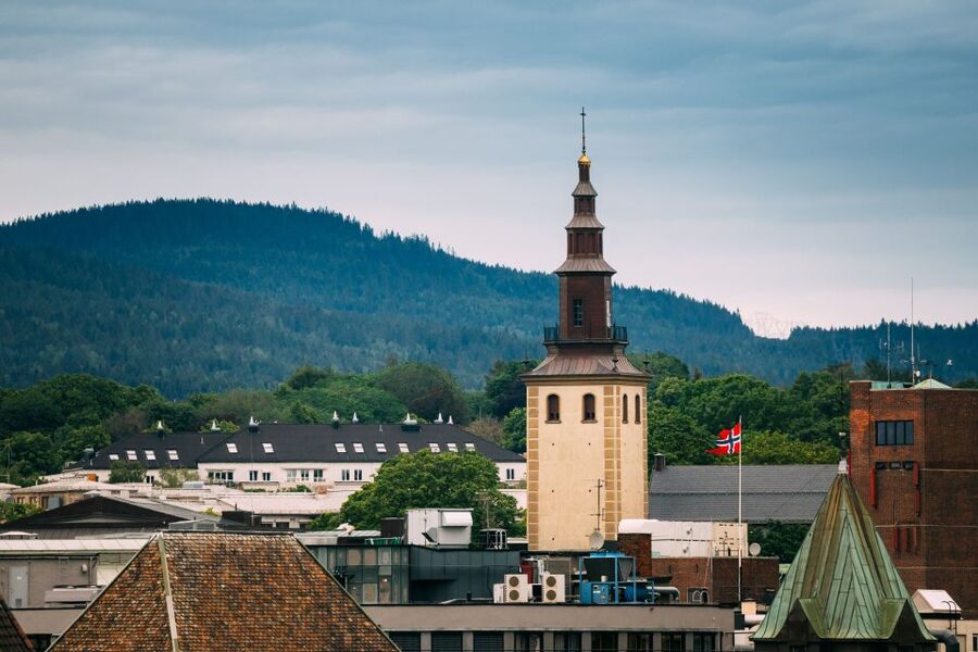 Oslo: Express Walk with a Local in 60 minutes - Oslo Opera House as your first anchor point