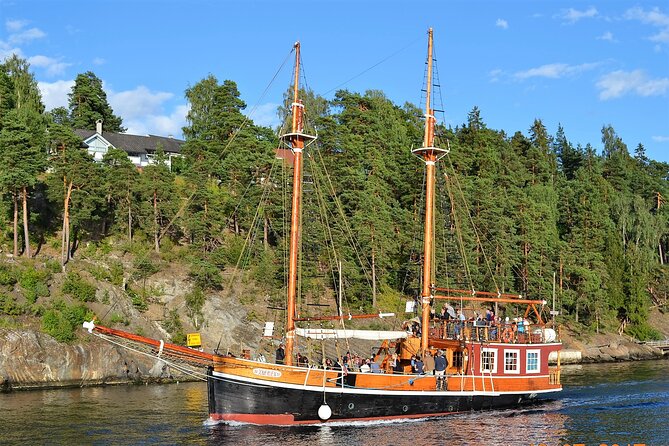 Oslo Fjord a Mini Cruise by Wooden Sailing Ship - A 50-minute fjord fix from Rådhusbrygge 3