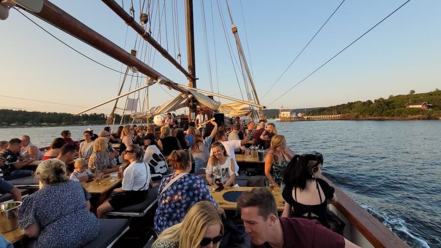 Oslo Fjord Evening Live Rock music cruise with Shrimp buffet - Onboard Comfort: Blankets, Toilets, and the Bar for Purchase