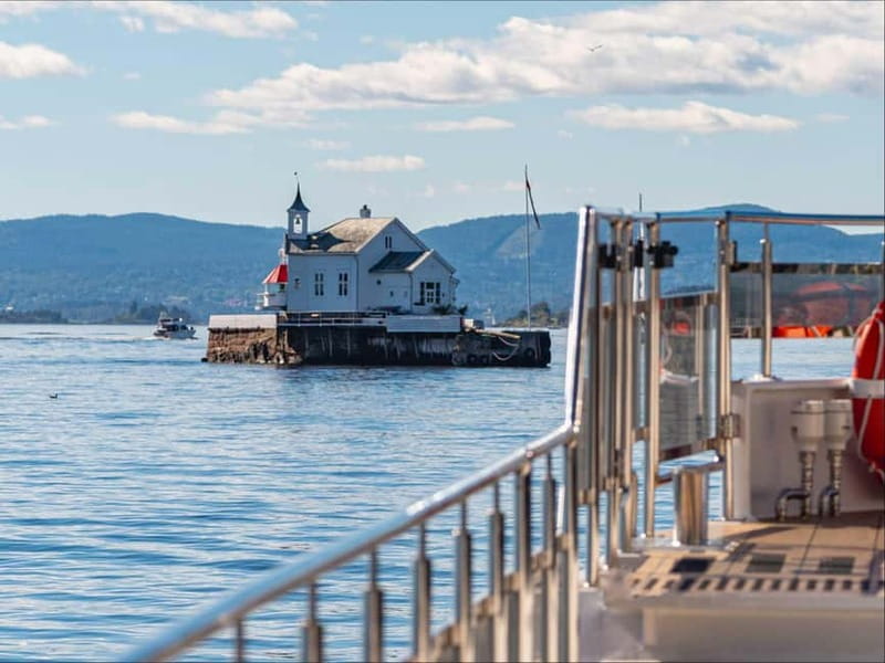 Oslo: Guided Sightseeing Fjord Cruise on Premium Silent Boat - Akershus Fortress and the Oslo Opera House from the water