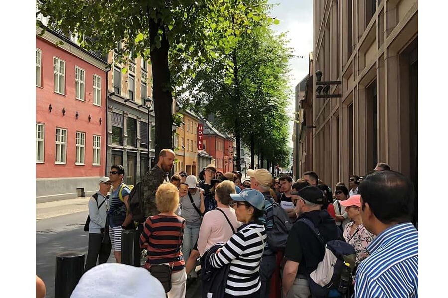 Oslo: Guided Walking Tour of Central Oslo with Local Guide - Meeting at Jernbanetorget, the Tiger Sculpture Start