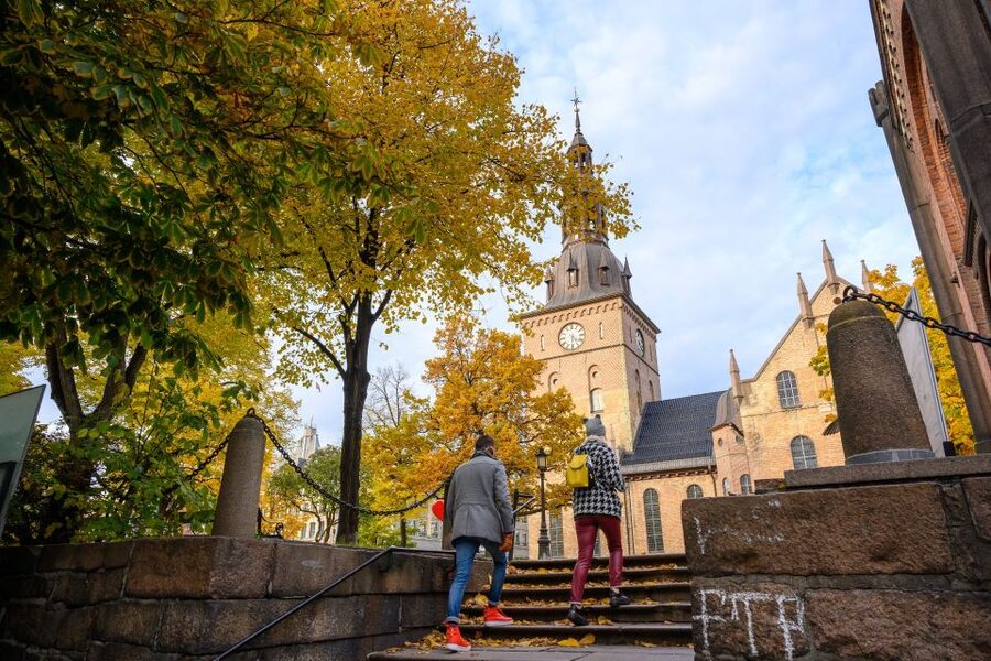 Oslo: Historic Myths & Legends Evening Walking Tour - Bankplassen: audacious thefts and the medieval justice system