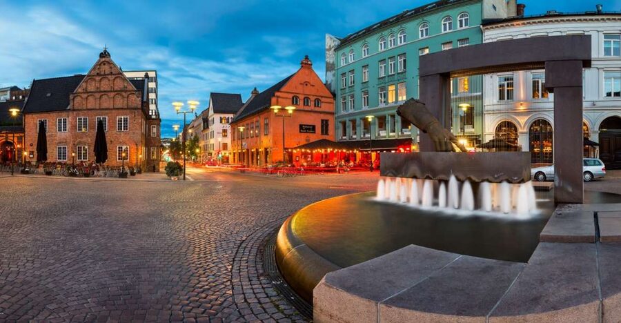 Oslo: Historic Myths & Legends Evening Walking Tour - Oslo City Hall murals and the Vikings beliefs behind the wooden friezes