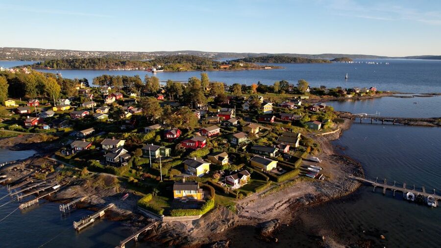 Oslo Island Walks: Island Hopping Tour - Showing up at Aker Brygge and catching the 10:30 ferry