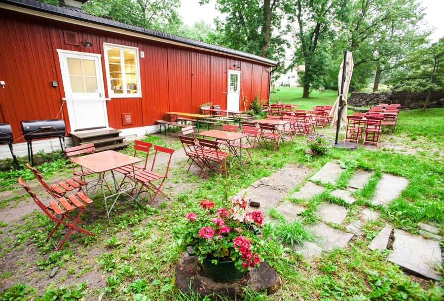 Oslo Island Walks: Island Hopping Tour - Lindøya cottages, garden flowers, and a realistic swim moment