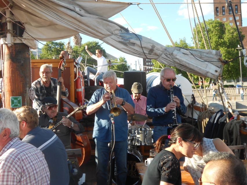 Oslo: Oslo Fjord Cruise with Live Jazz Music & Shrimp Buffet - Oslo Fjord views in motion: islands, fortresses, and narrow passages