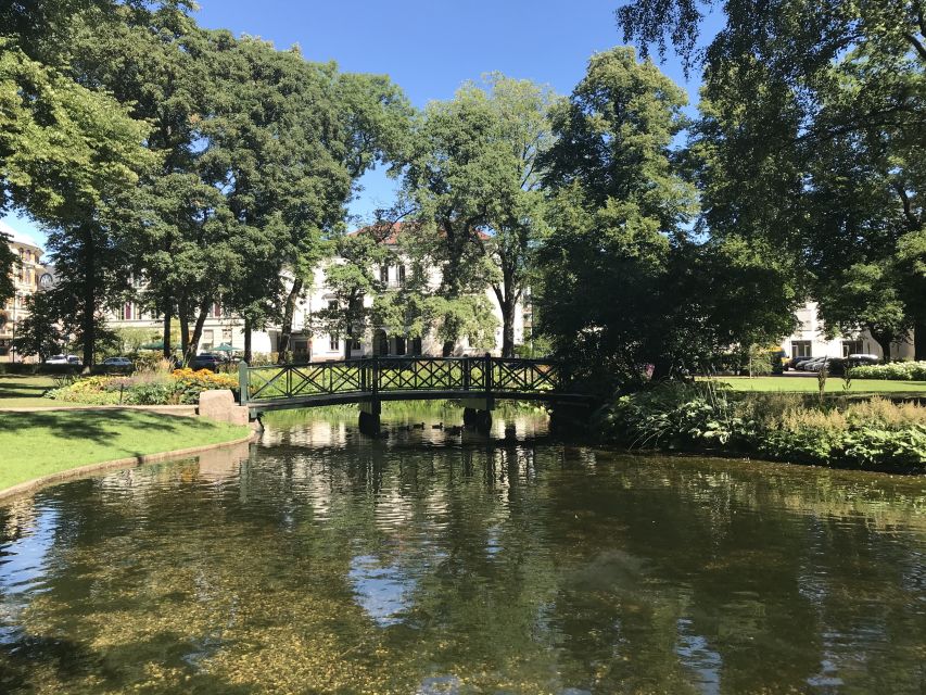 Oslo: Panoramic View and Sculpture Park Walk - Royal Gardens drive-by: flowers and a gentler pace