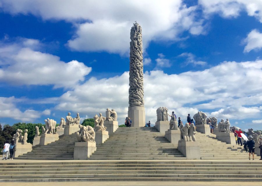 Oslo: Panoramic View and Sculpture Park Walk - Akershus Fortress and the city center institutions