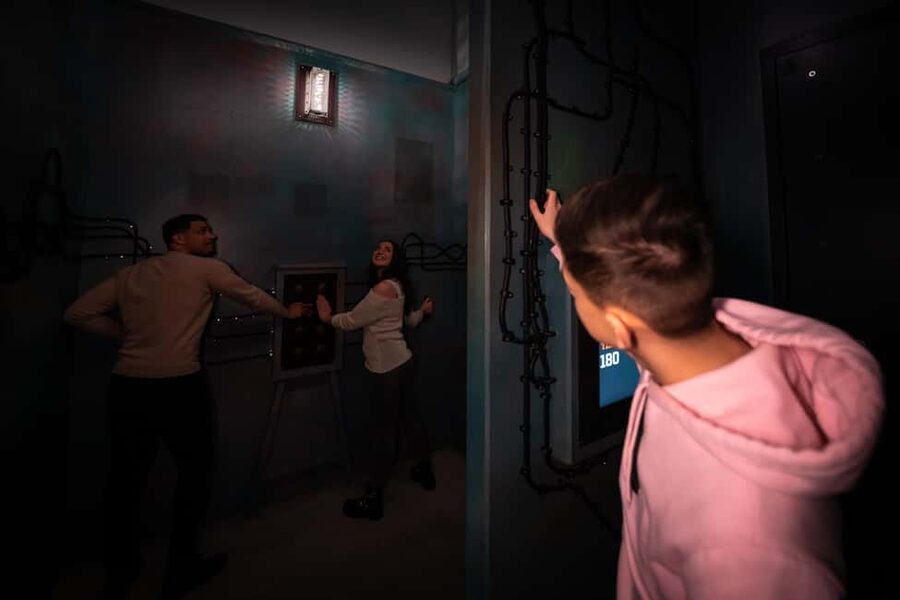 Oslo: Prison Island Adventure Escape Game - Moving Through Challenge Rooms: The Rhythm of the Game