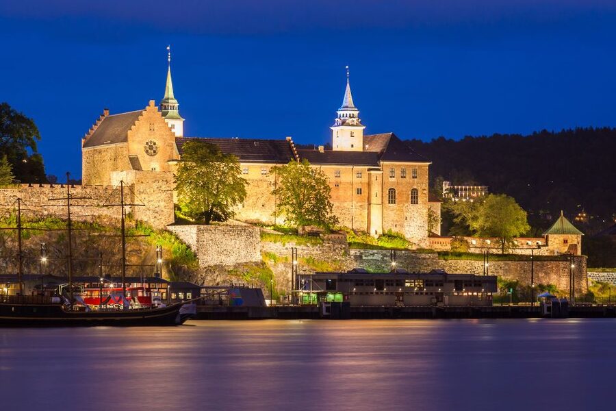 Oslo: Private City Center Highlights Guided Walking Tour - City Hall to Parliament: fast orientation on foot