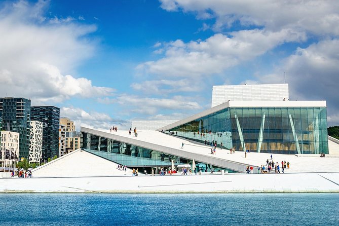 Oslo: Private VIP City Tour by Luxury Minivan with Driver & Guide - Comfort details that actually matter on a 4-hour day