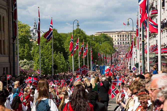 Oslo: Private VIP City Tour by Luxury Minivan with Driver & Guide - Price and value: is $506.99 per person a good deal