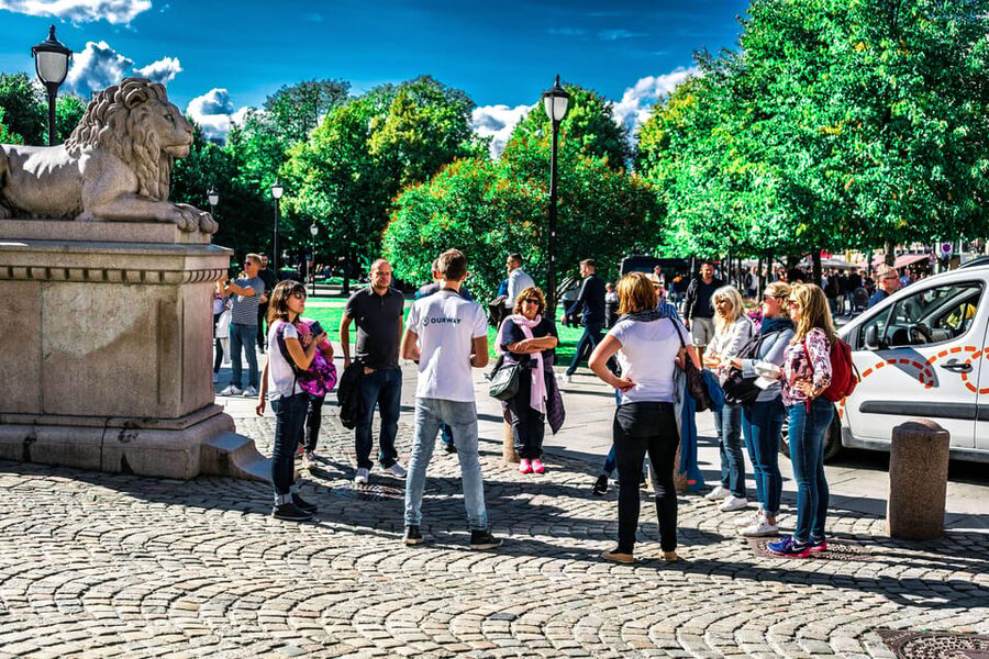Oslo: Private Walking Tour - Christiania Torv to Bank Square, Oslo Stock Exchange, and the working city