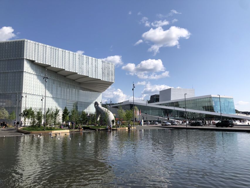 Oslo: Sightseeing with Holmenkollen Ski Jump & Vigeland Park - Starting at Sprell Toys Area and Getting Oriented Fast