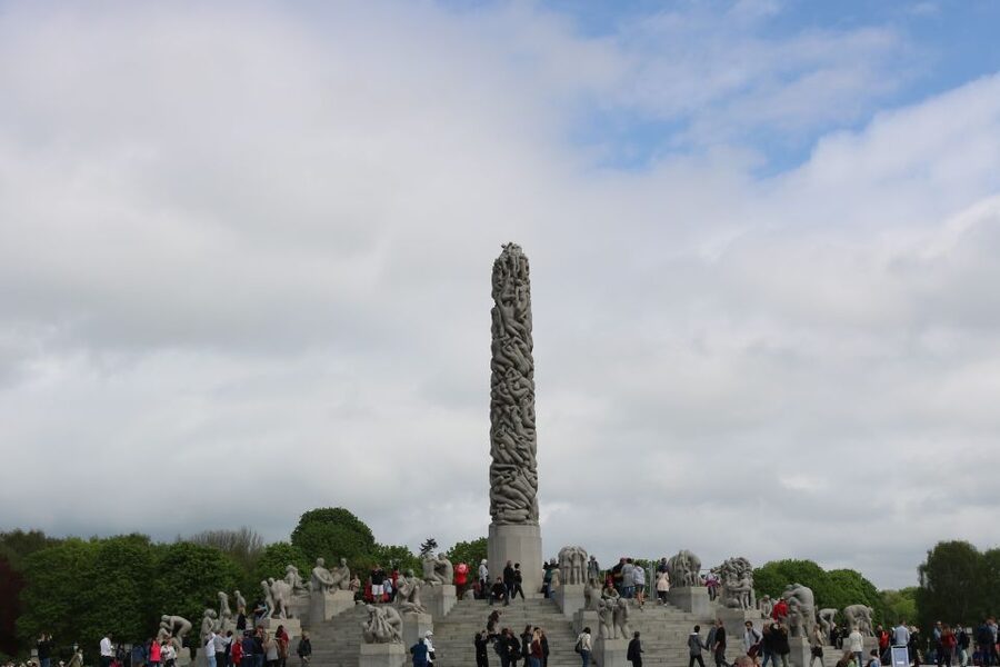 Oslo: Sightseeing with Holmenkollen Ski Jump & Vigeland Park - Vigeland Sculpture Park With a Single-Artist Story