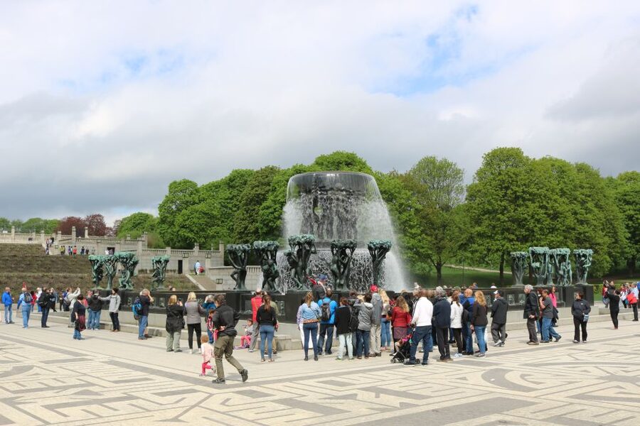 Oslo: Sightseeing with Holmenkollen Ski Jump & Vigeland Park - Guide Energy Matters: What You Can Learn From Great Guides