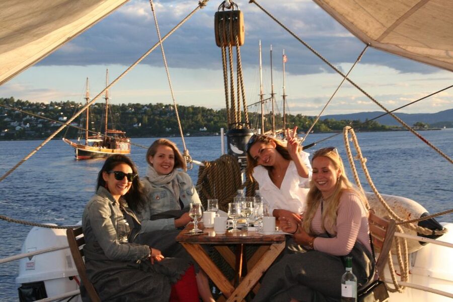 Oslo: Skyline in Winter With Fish Soup Cruise - Oslo skyline at dusk, on deck you can feel